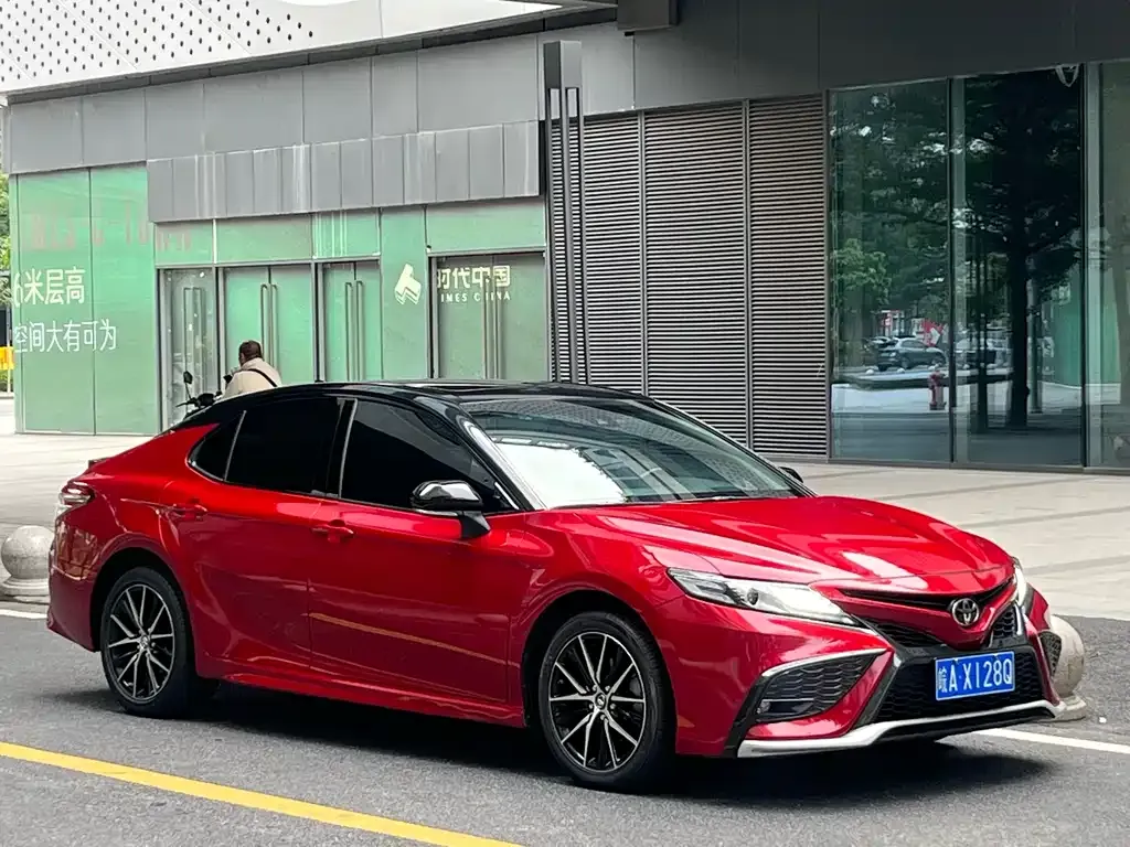 Toyota Camry 2022 из CN, фото 2