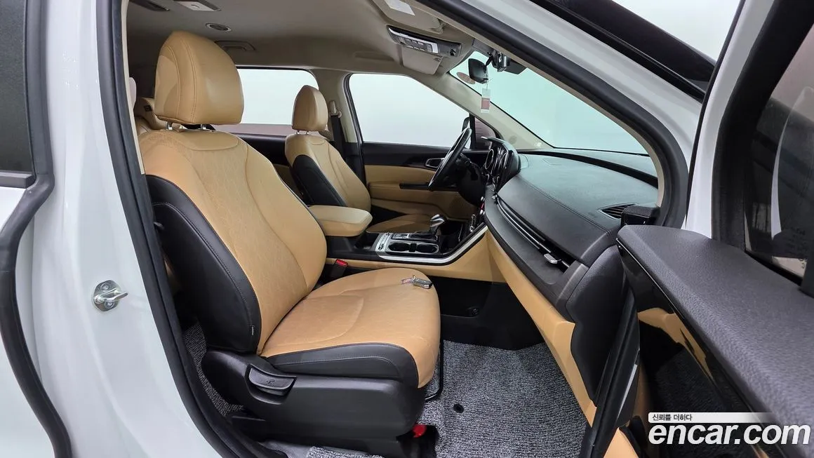 Kia Carnival — фото 10