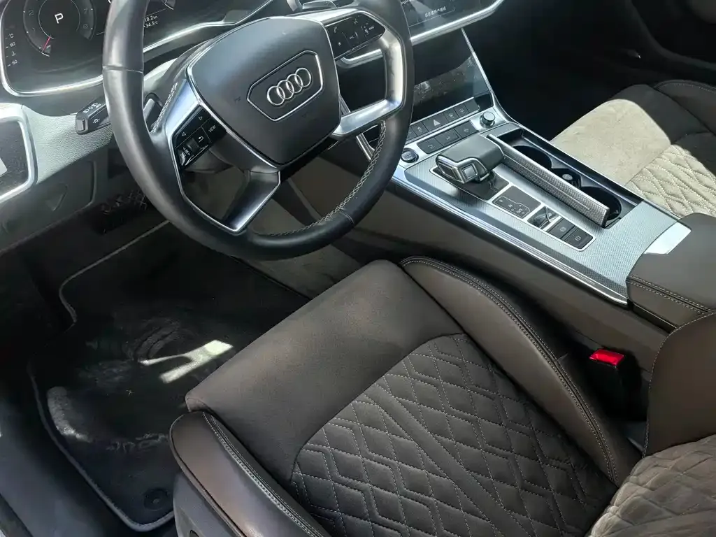 Audi A7L 2023 из CN, фото 7