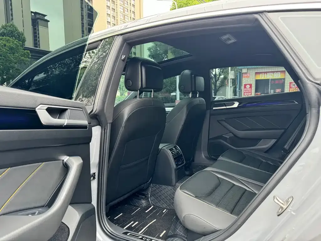 Volkswagen CC 2024 из CN, фото 6