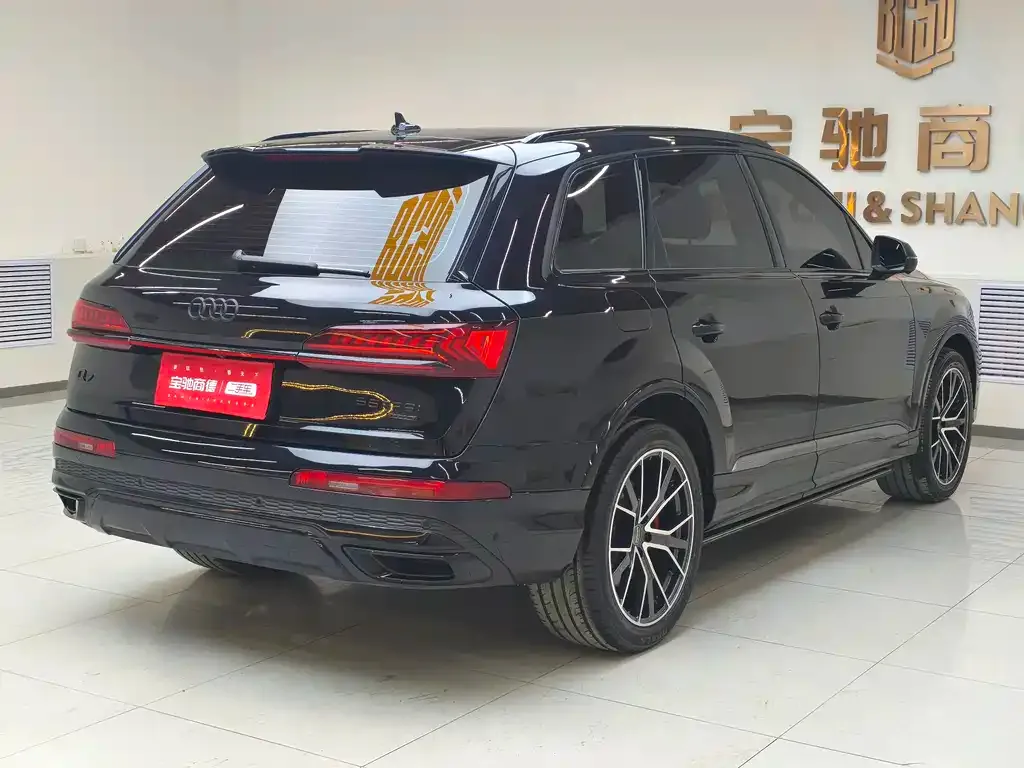 Audi Q7 2021 из CN, фото 4