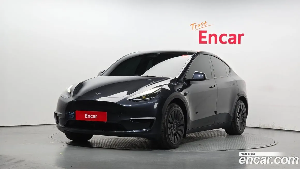 Tesla Model Y — фото 1
