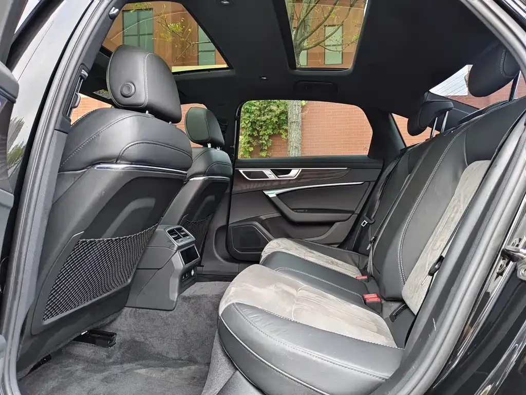 Audi A6L 2023 из CN, фото 9