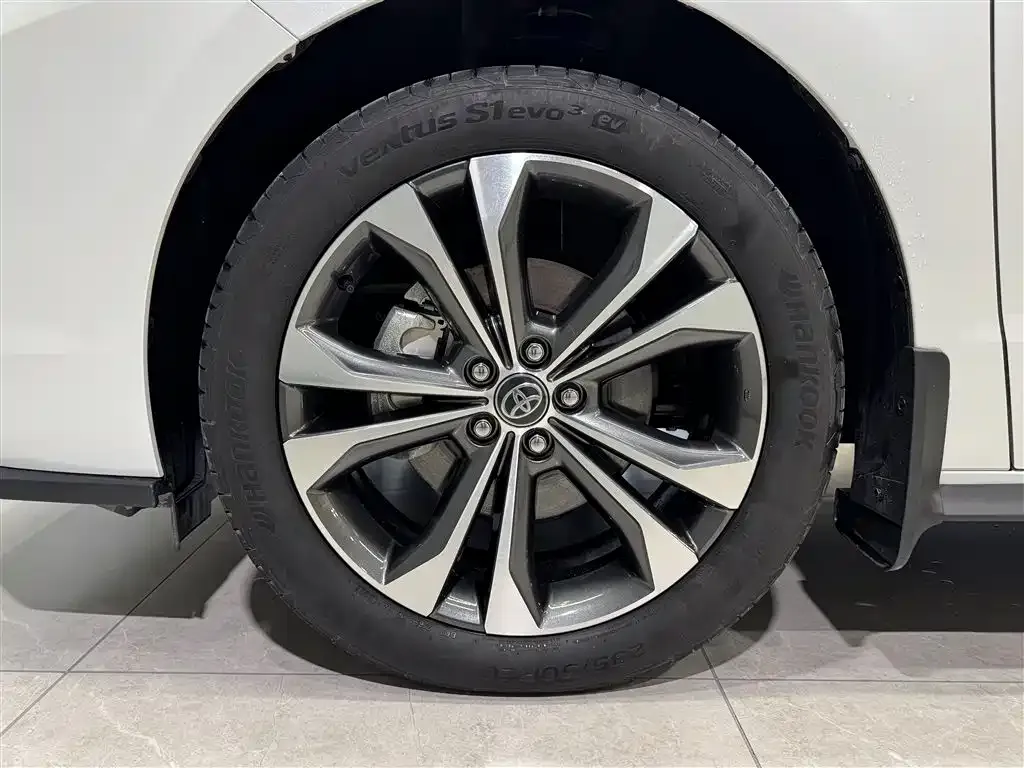 Toyota Granvia 2024 из CN, фото 10