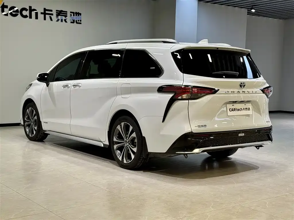 Toyota Granvia 2024 из CN, фото 6