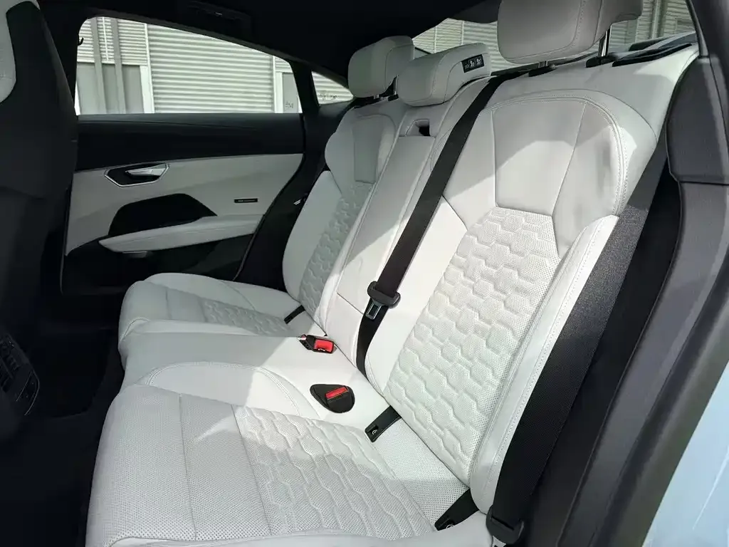 Audi e-tron GT 2024 из CN, фото 10
