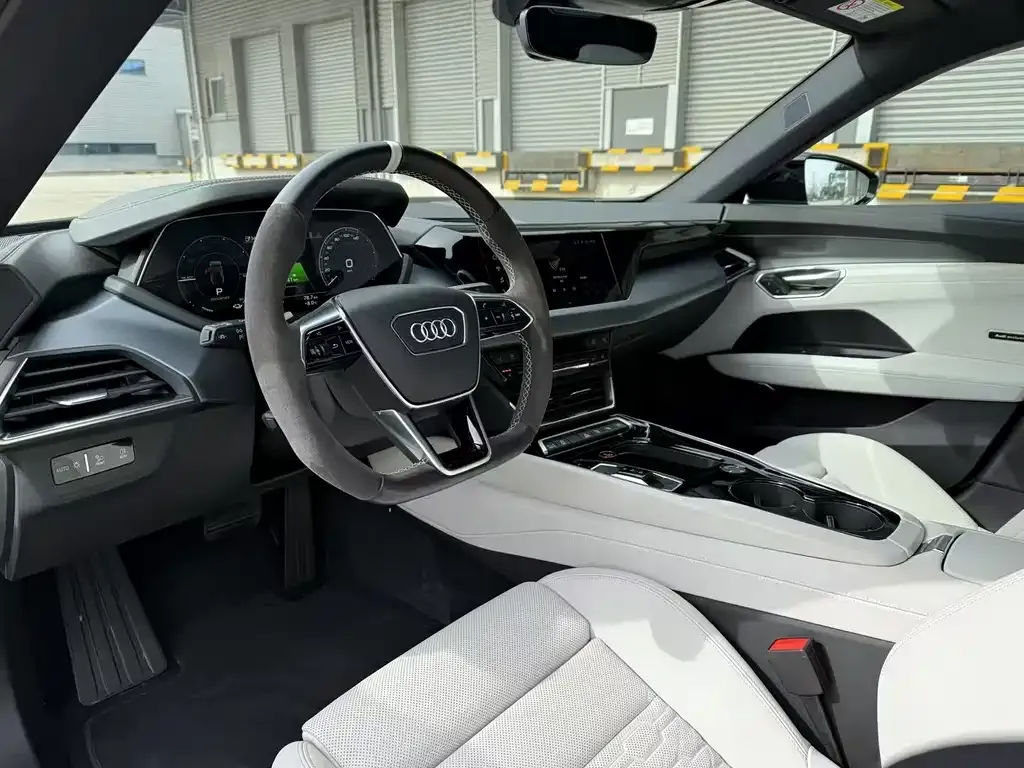Audi e-tron GT 2024 из CN, фото 7