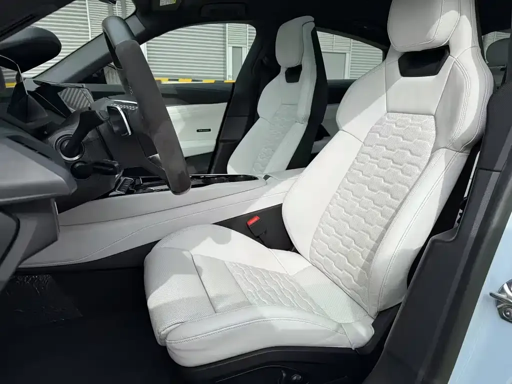 Audi e-tron GT 2024 из CN, фото 8