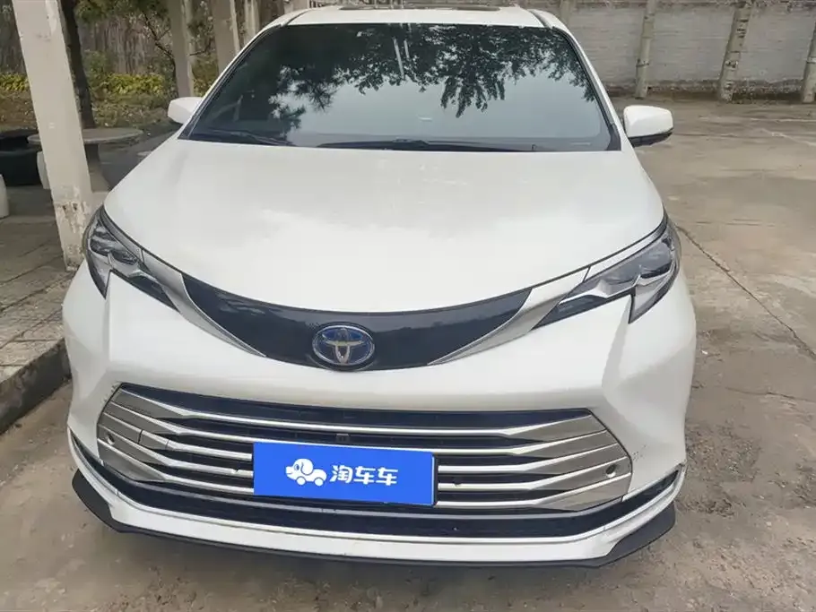 Toyota Sienna — фото 2
