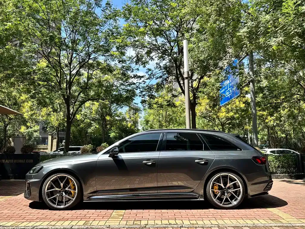 Audi RS 4 2022 из CN, фото 2