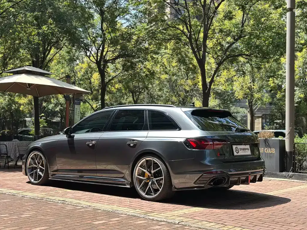Audi RS 4 2022 из CN, фото 3