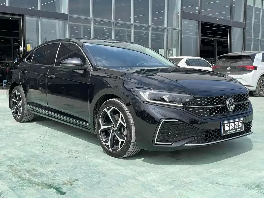 Volkswagen Passat 2023 из CN, фото 3