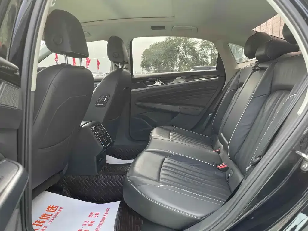Volkswagen Passat 2023 из CN, фото 5