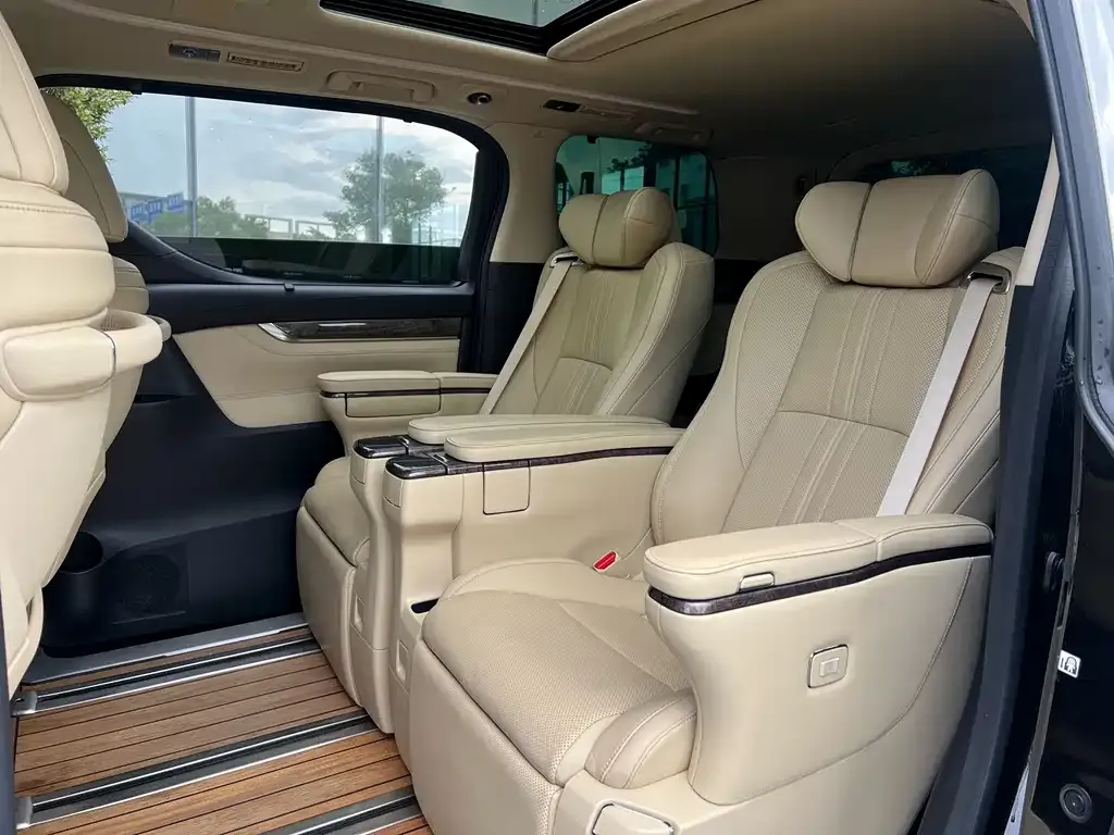 Toyota Vellfire 2023 из CN, фото 3