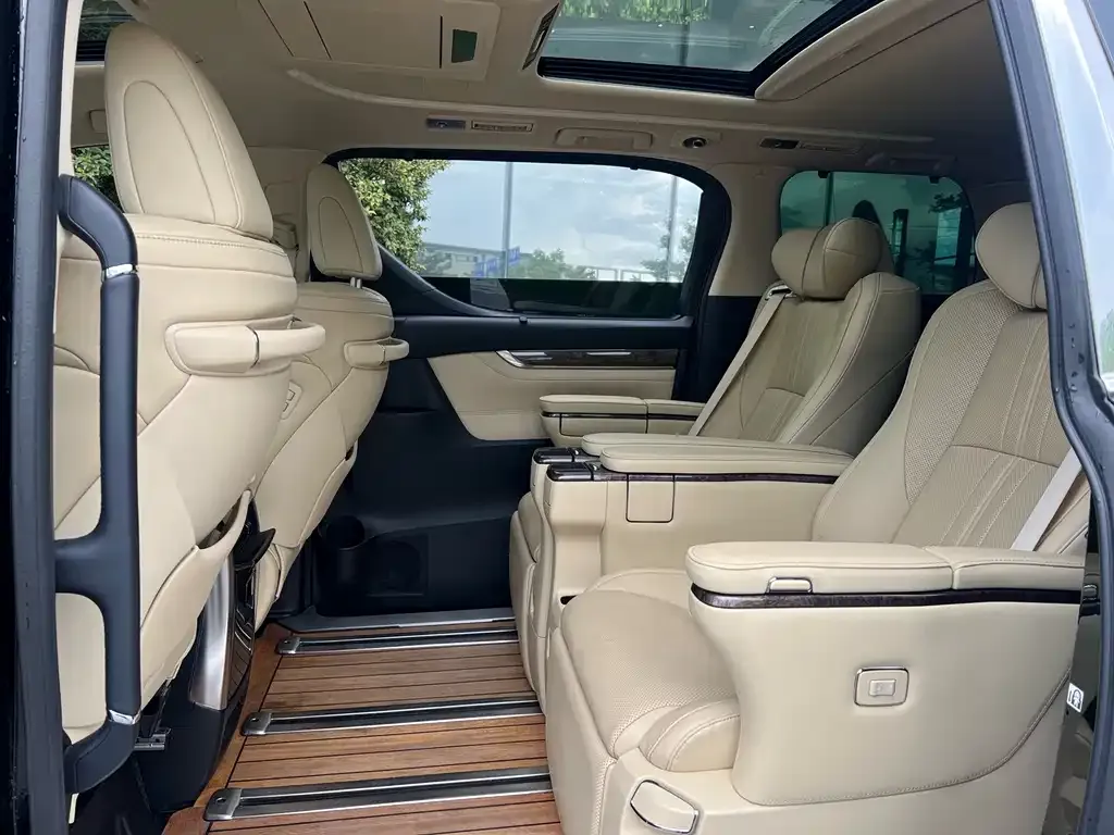 Toyota Vellfire 2023 из CN, фото 4