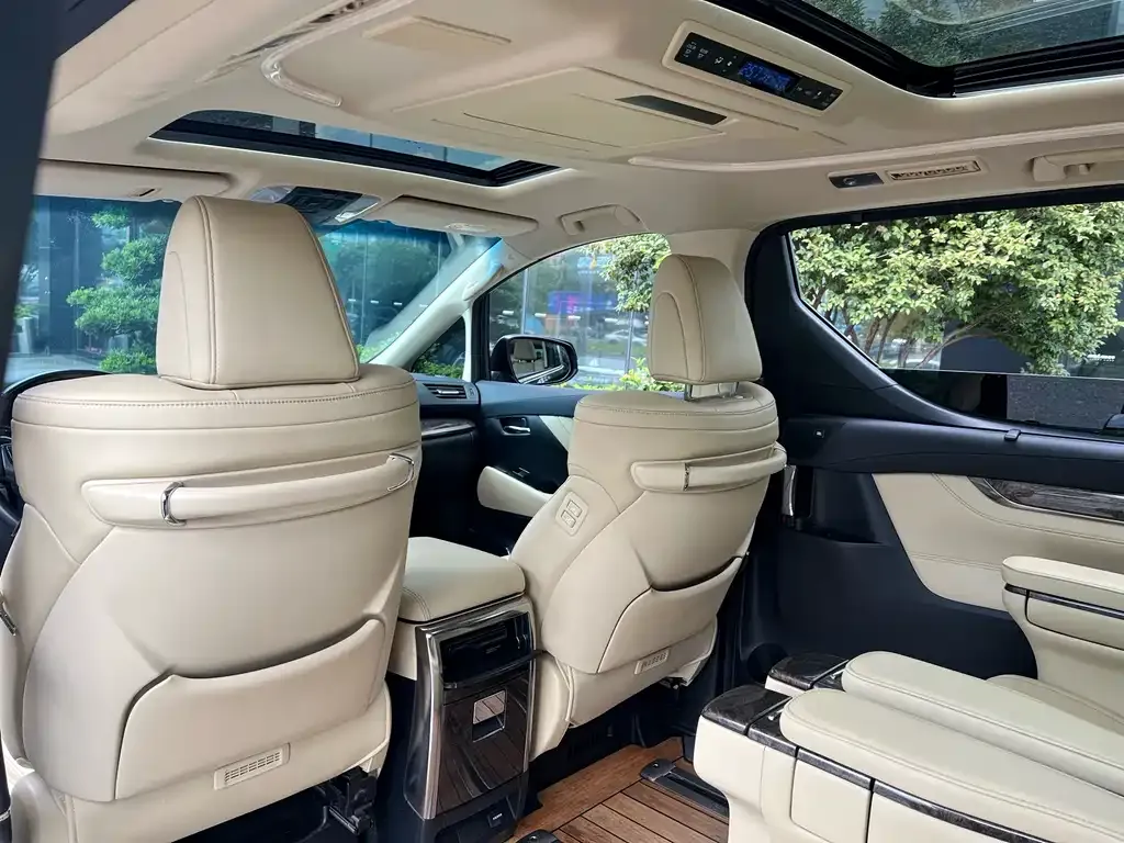 Toyota Vellfire 2023 из CN, фото 6