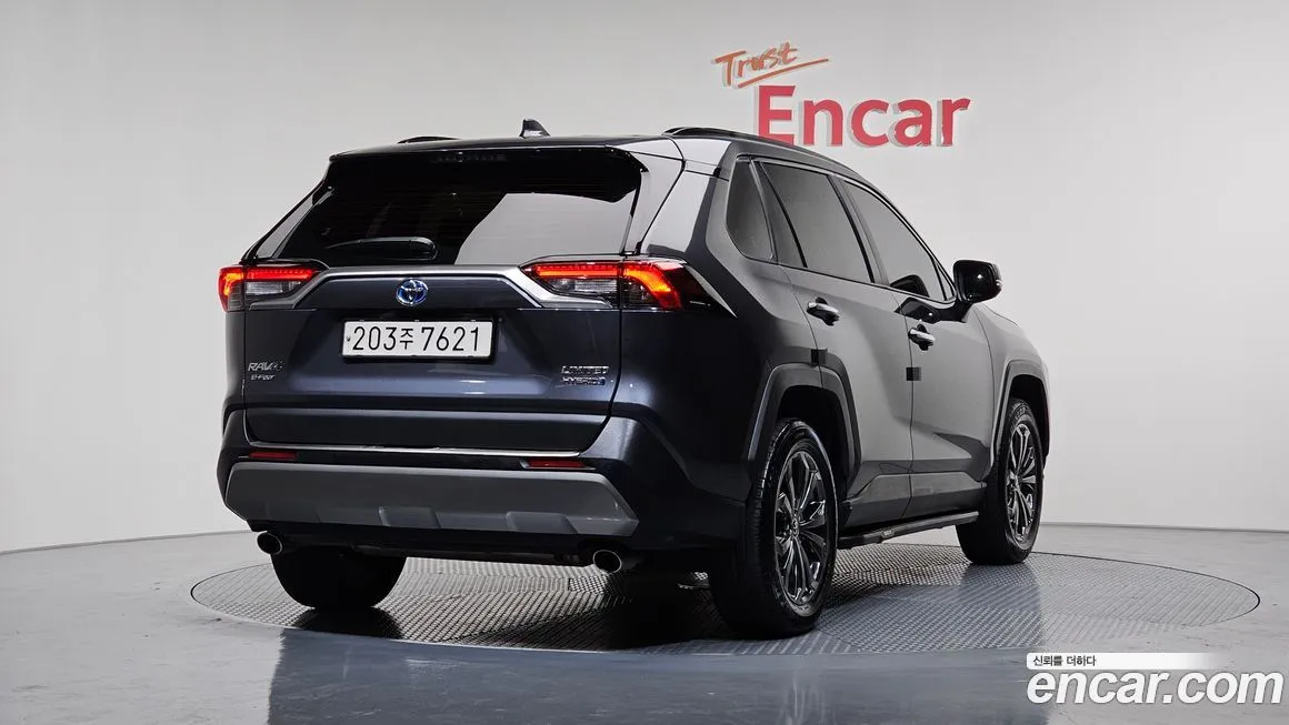 Toyota RAV4 — фото 2