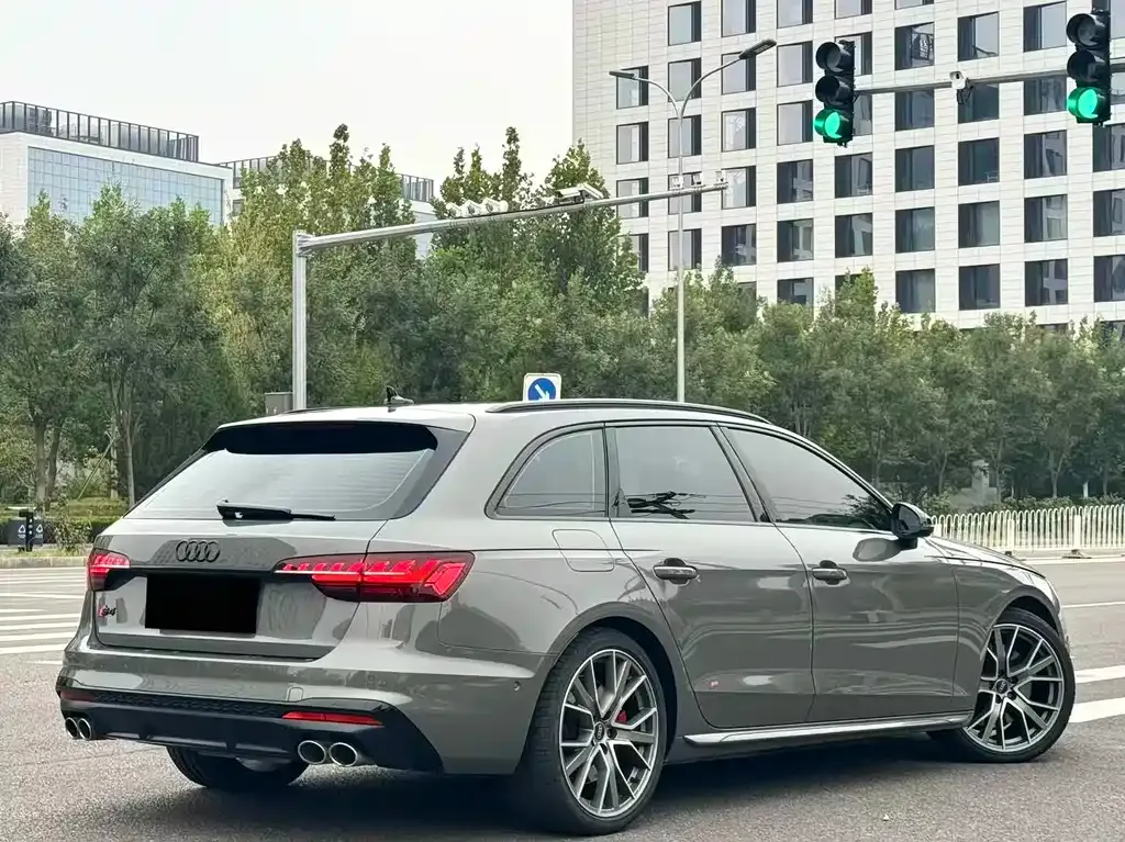 Audi S4 2024 из CN, фото 4
