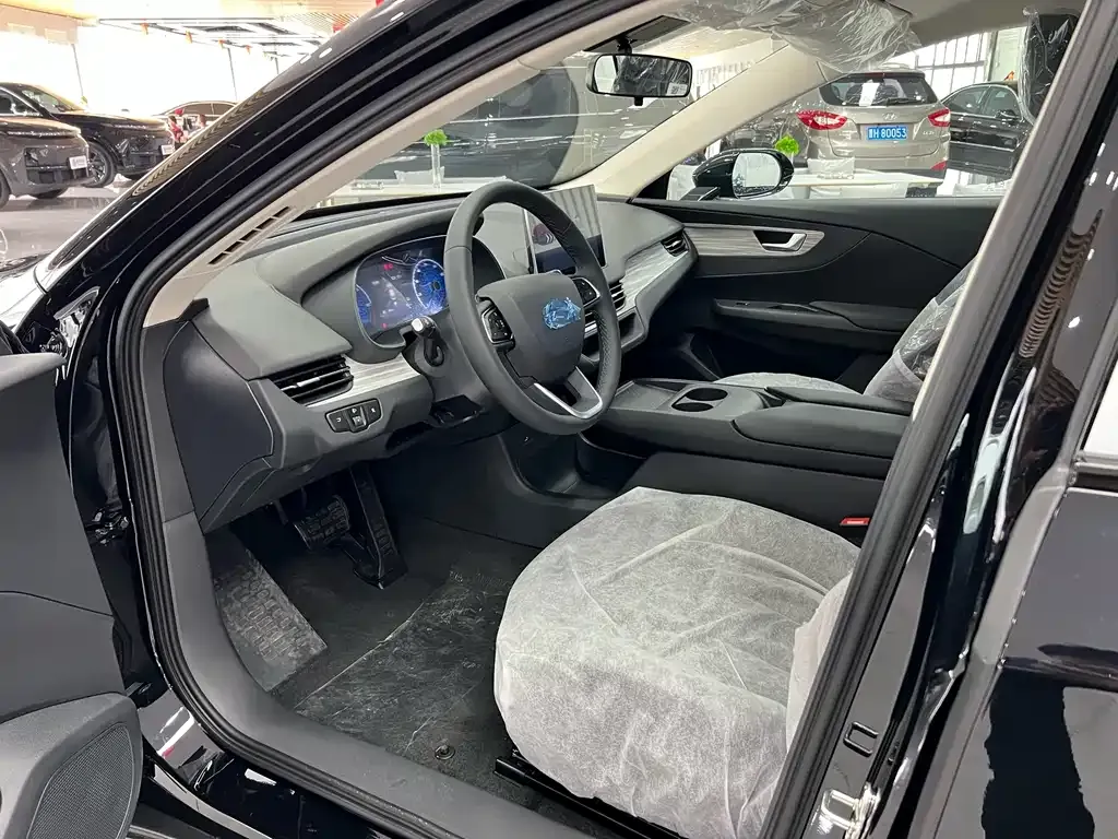 Hongqi E-QM5 2025 из CN, фото 7