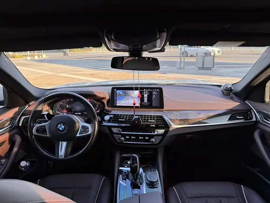 BMW 5 Series 2021 из CN, фото 8