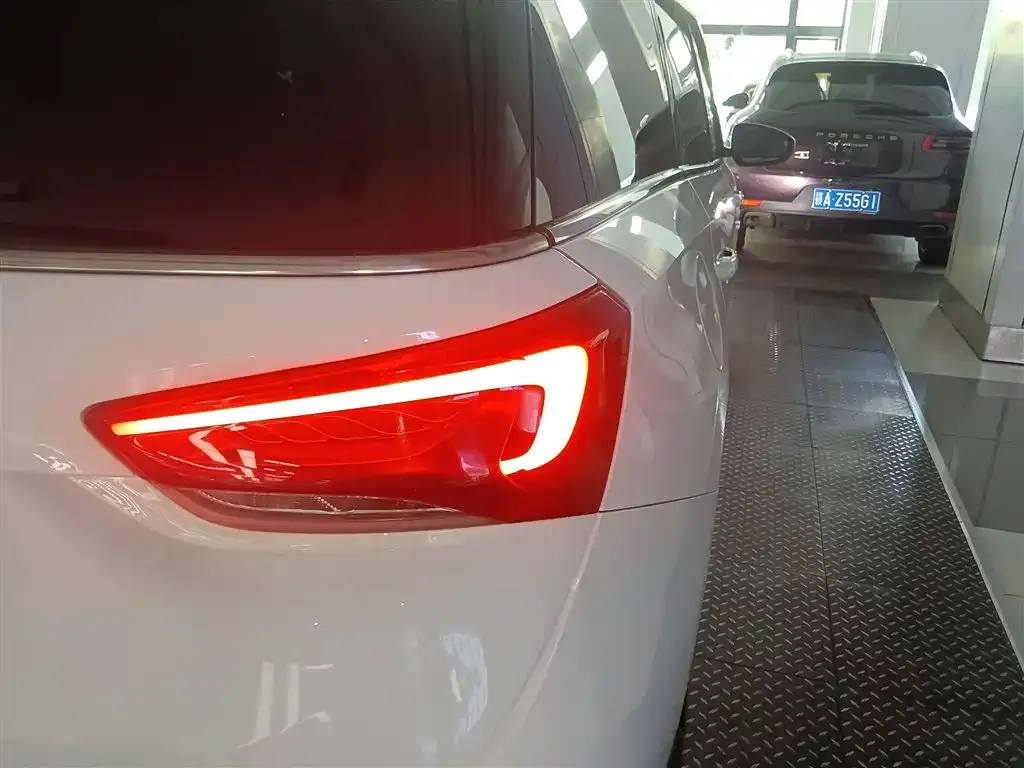Buick GL6 2023 из CN, фото 8