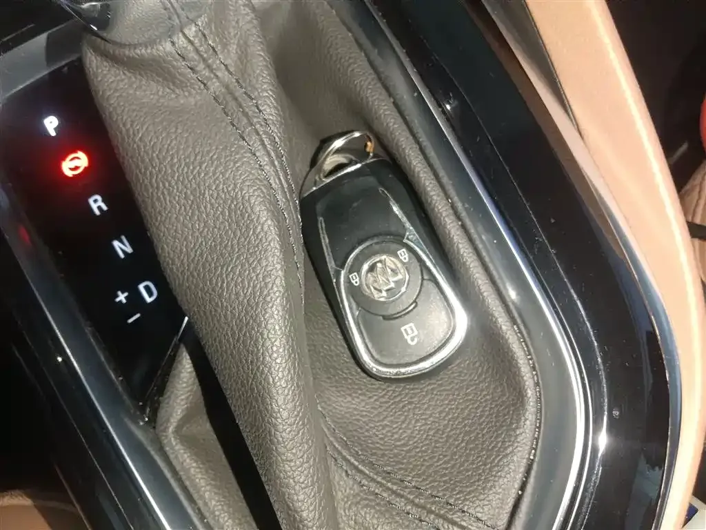 Buick GL6 2023 из CN, фото 9