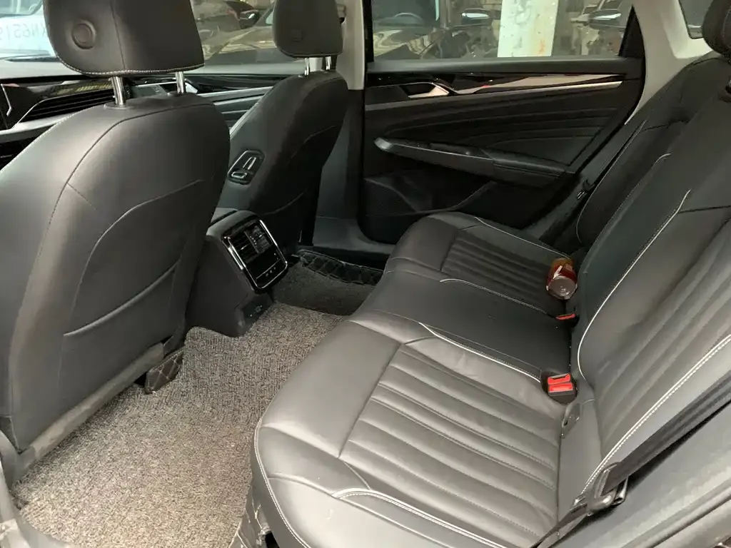 Volkswagen Passat 2021 из CN, фото 5