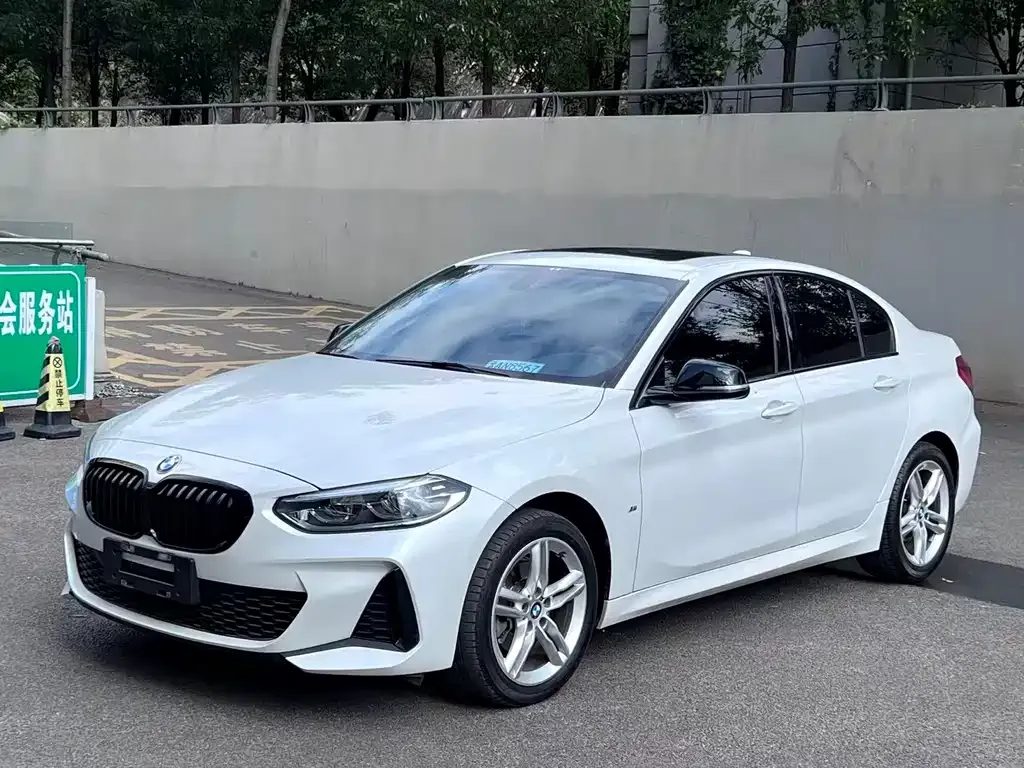 BMW 1 Series 2021 из CN, фото 1