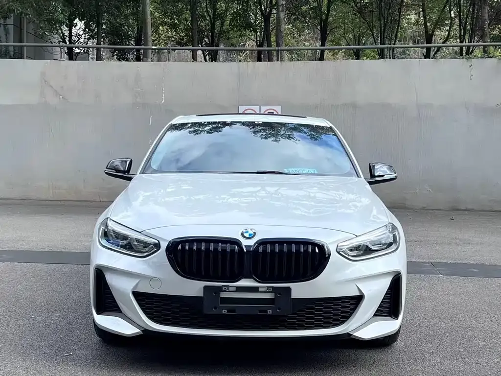 BMW 1 Series 2021 из CN, фото 3
