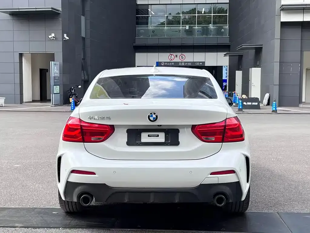BMW 1 Series 2021 из CN, фото 8