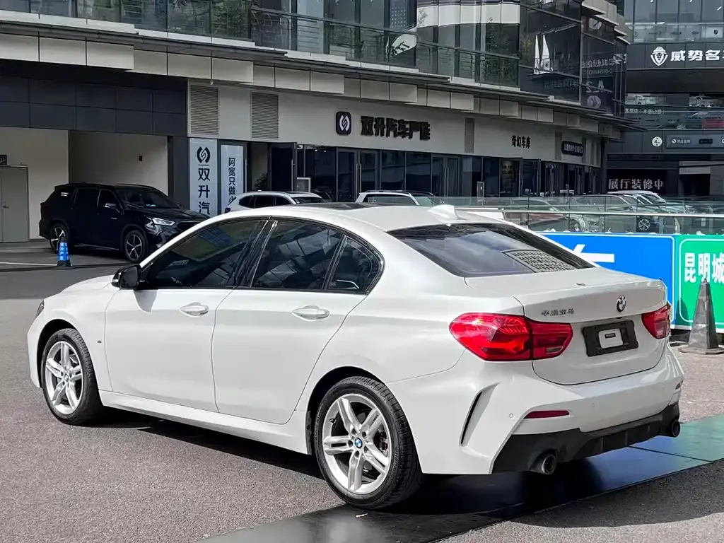 BMW 1 Series 2021 из CN, фото 9