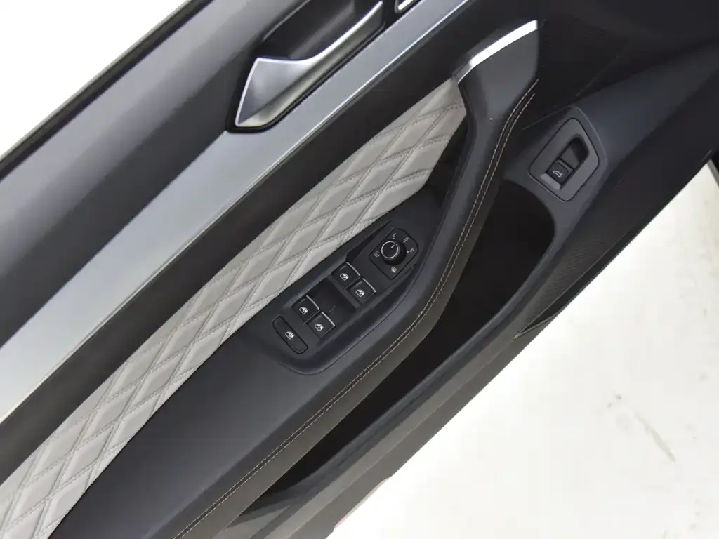 Volkswagen Magotan 2023 из CN, фото 8