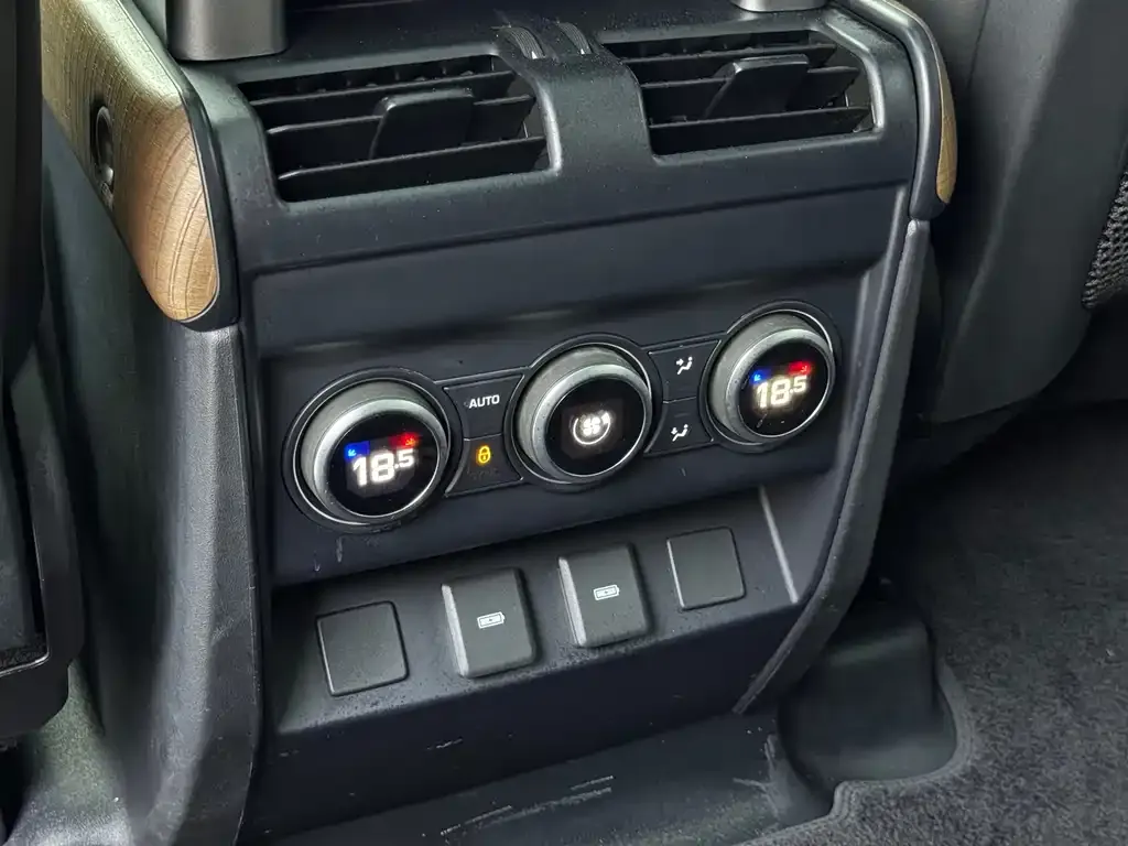 Land Rover Defender — фото 10