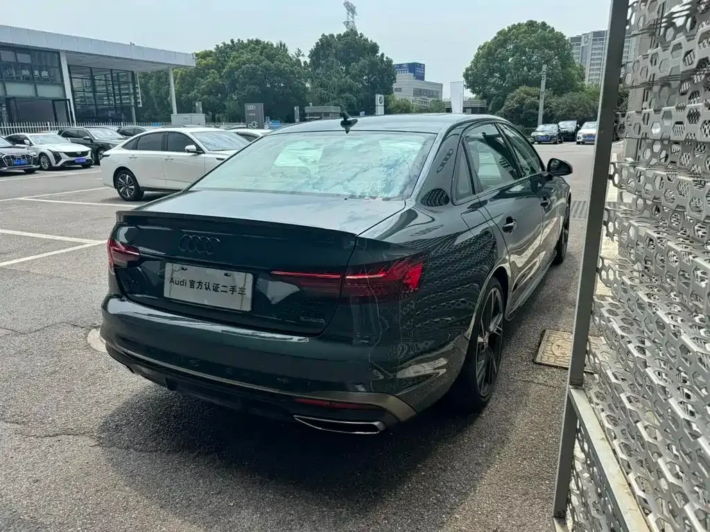 Audi A4L 2024 из CN, фото 4