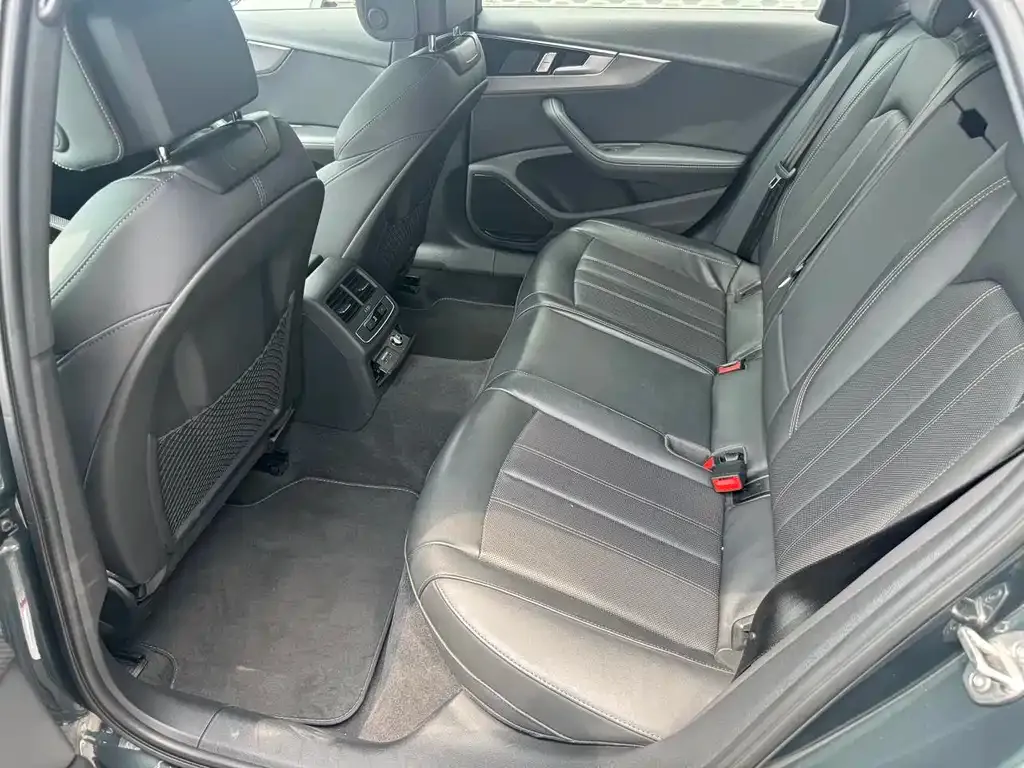 Audi A4L 2024 из CN, фото 9