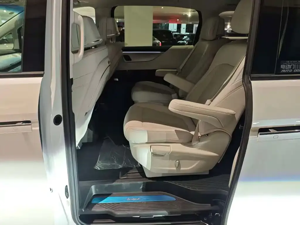 Buick GL8 Hybrid 2024 из CN, фото 9