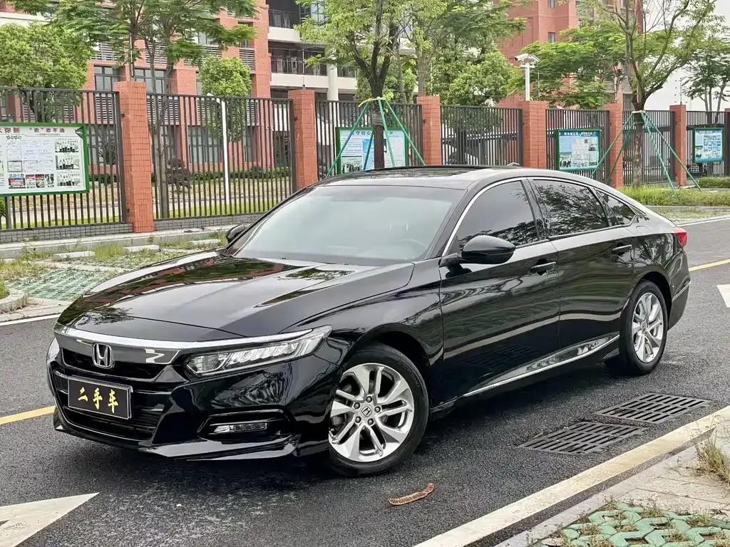 Honda Accord — фото 1