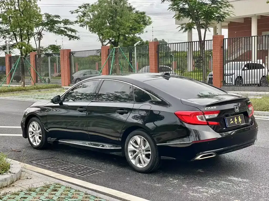 Honda Accord — фото 7