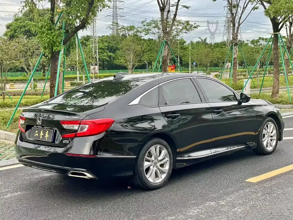 Honda Accord — фото 9