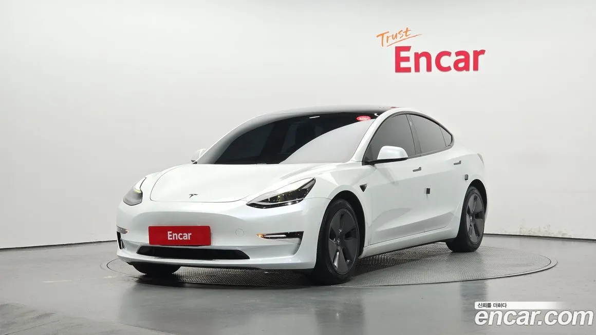 Tesla Model 3 — фото 1