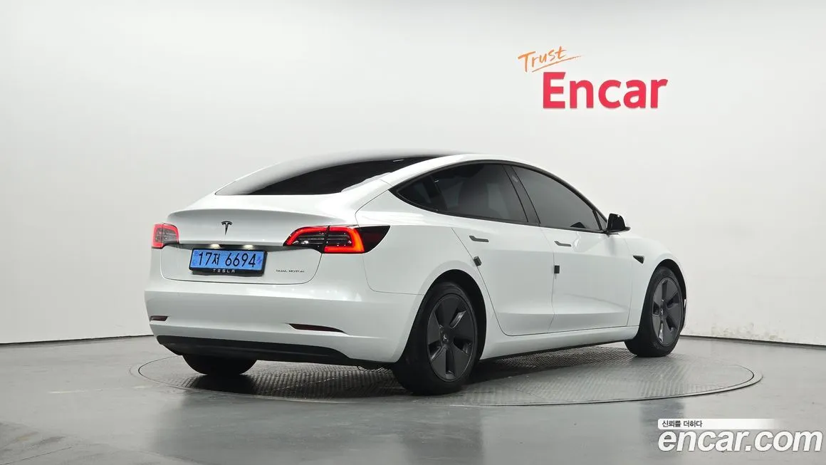 Tesla Model 3 — фото 2