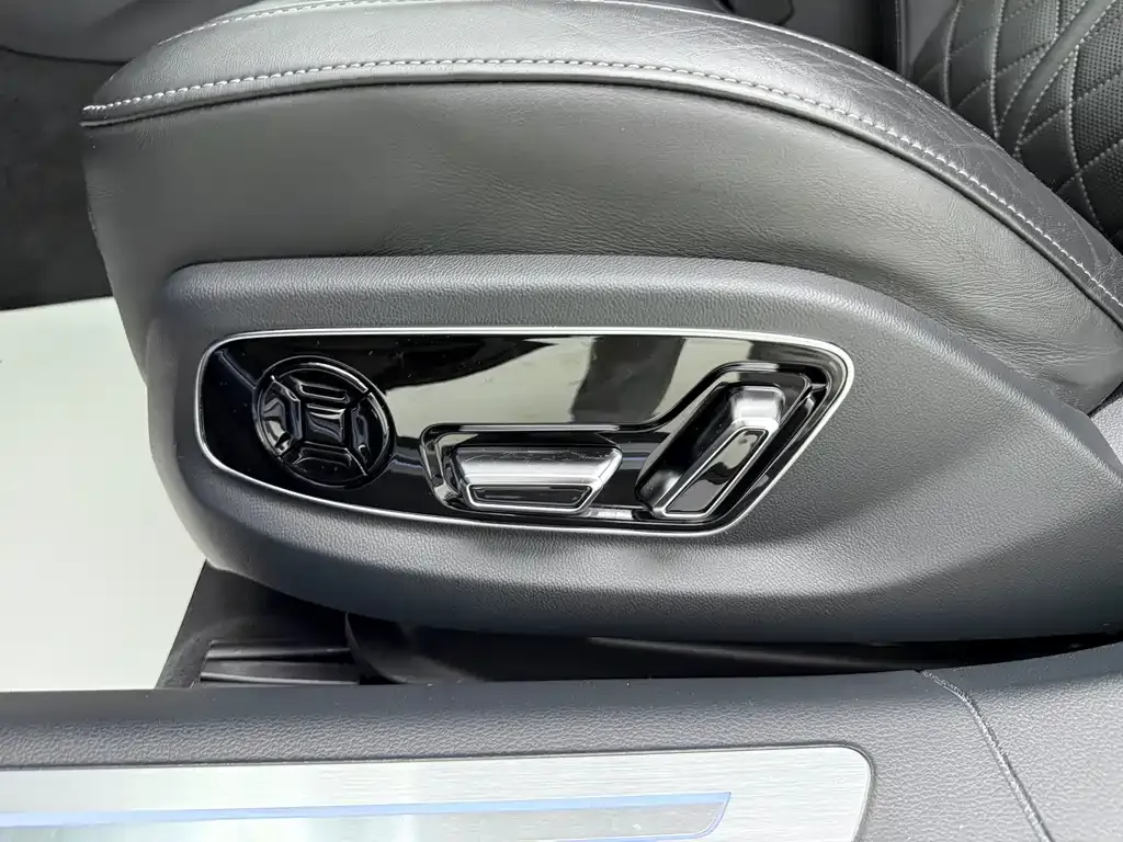 Audi A8 2023 из CN, фото 10