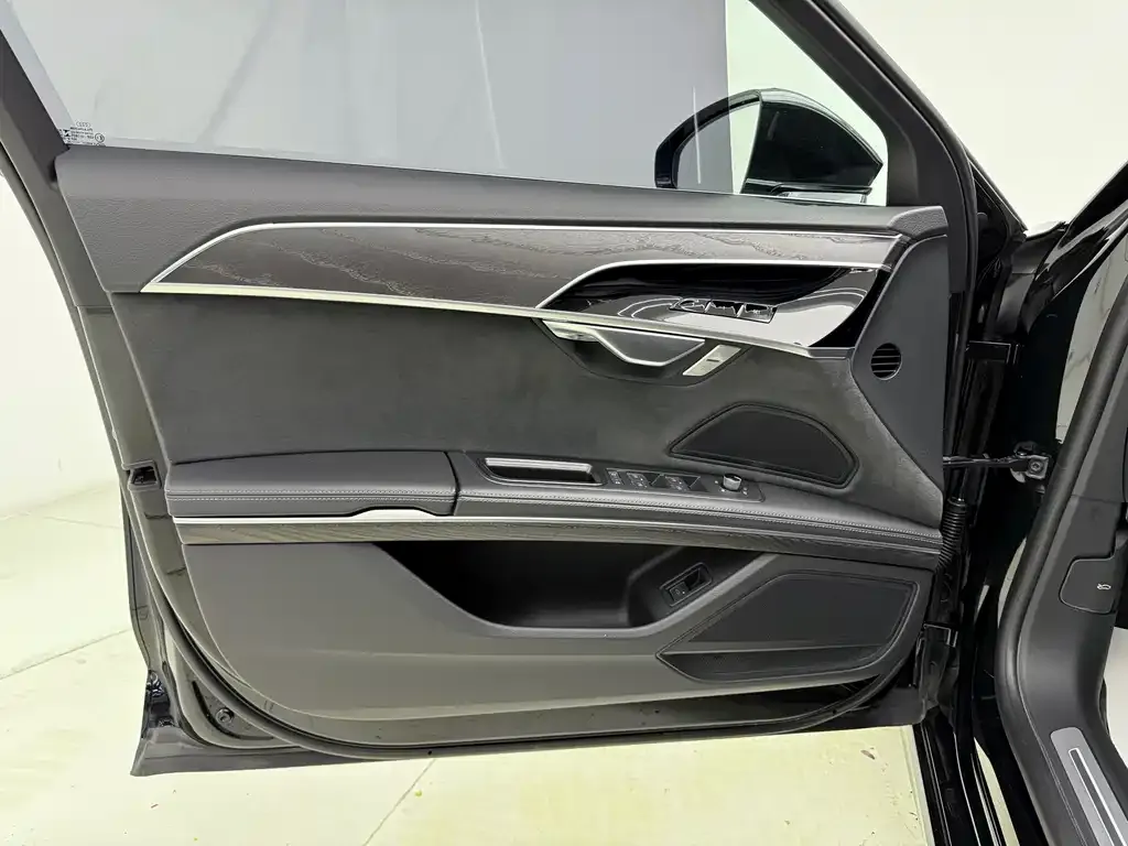 Audi A8 2023 из CN, фото 7