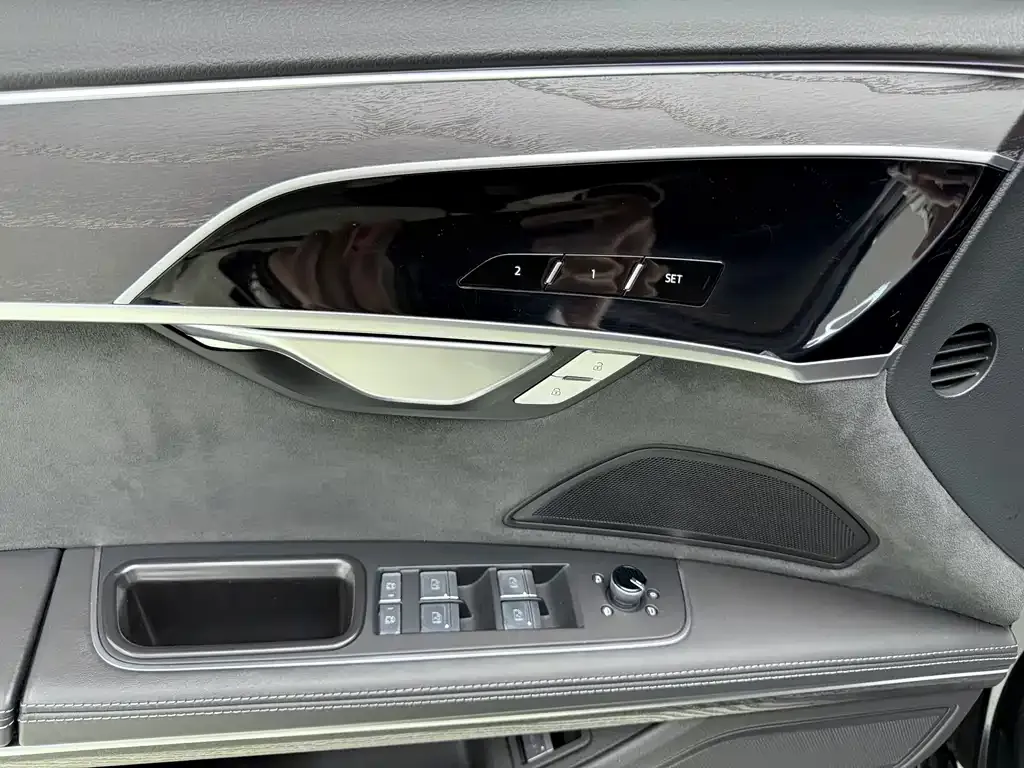 Audi A8 2023 из CN, фото 8