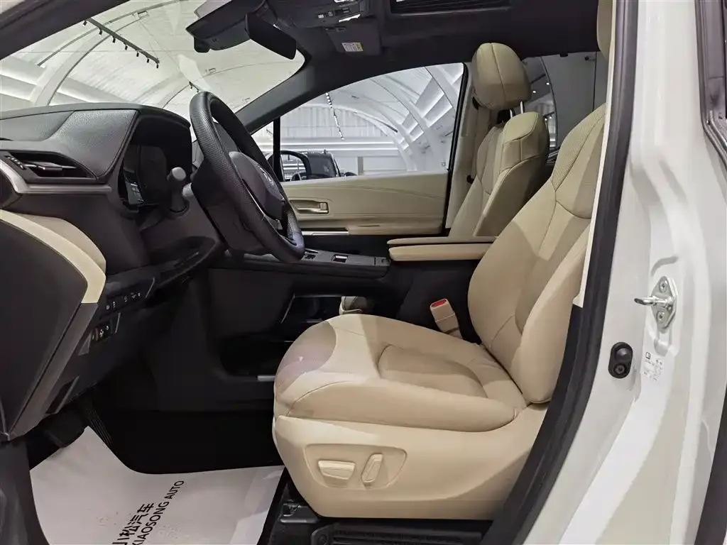 Toyota Granvia — фото 10