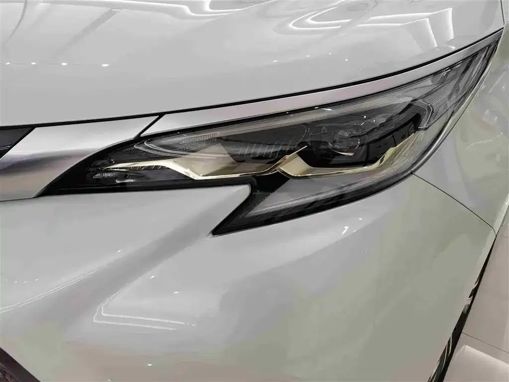 Toyota Granvia — фото 5