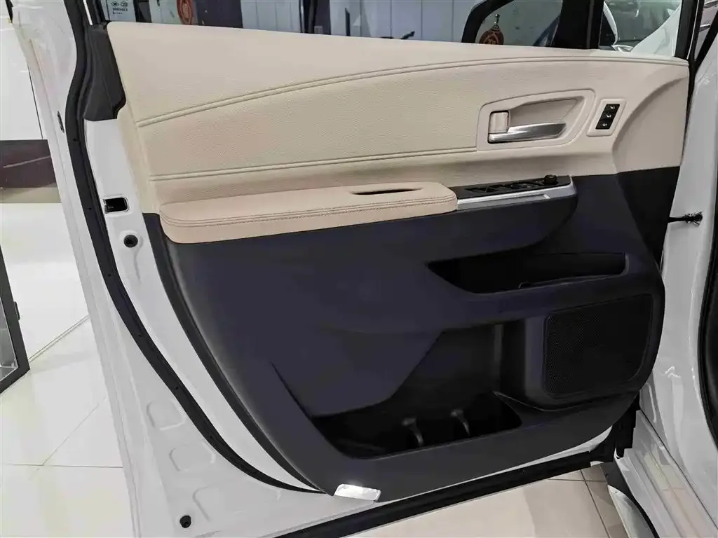 Toyota Granvia — фото 8