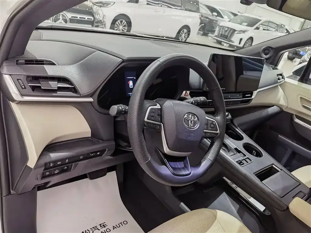 Toyota Granvia — фото 9