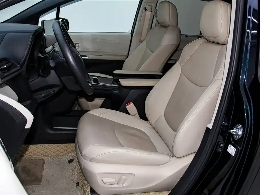 Toyota Granvia 2023 из CN, фото 10