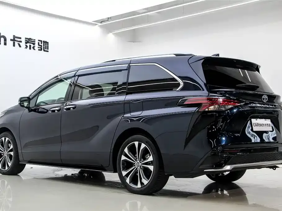 Toyota Granvia 2023 из CN, фото 4